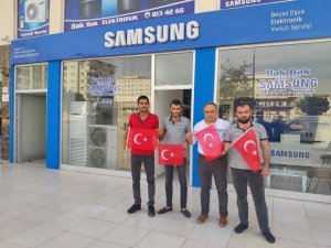 KESOB esnafa bayrak dağıttı
