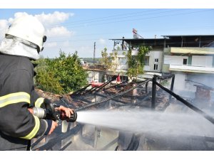 10 yıl önce boşandığı eşine kızıp evini yaktı