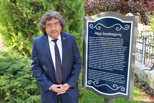 Aliya İzzetbegoviç ölüm yıl dönümünde anılıyor