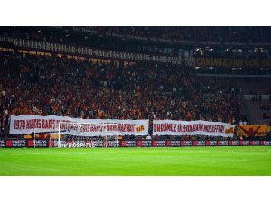 Galatasaray taraftarlarından Barış Pınarı Harekatı’na destek