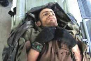 Asker yaralı PKK'lıyı böyle taşıdı