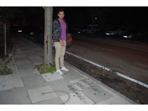 Zarar verdikleri aracın sahibine not olarak ‘intikam yeni başladı’ yazmışlar