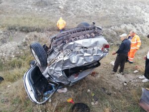 Hurdaya dönen araçtan sağ çıktılar