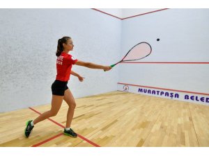 Squash’ta 31 sporcu ile ev sahibi Muratpaşa