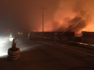 Geri Dönüşüm Tesisi alev alev yandı