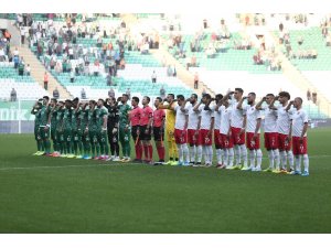 Bursaspor ve Ümraniyesporlu oyunculardan asker selamı