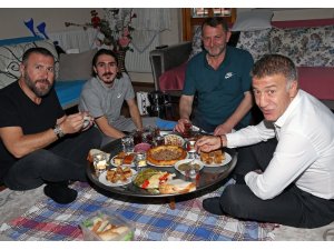 Ahmet Ağaoğlu, Abdulkadir Ömür’ü ziyaret etti