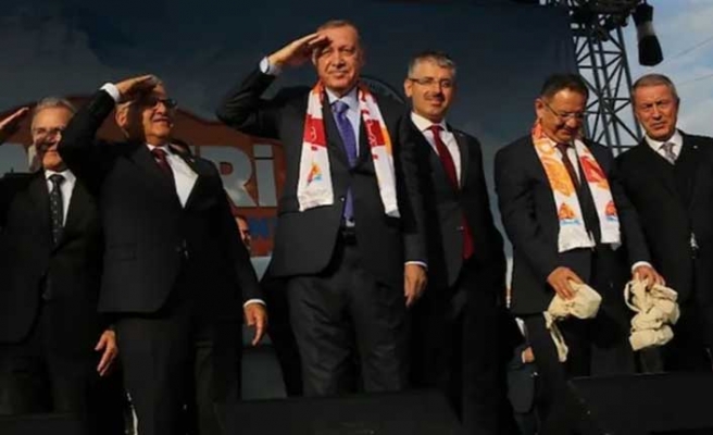 İşte o kare... Cumhurbaşkanı Erdoğan'dan asker selamı