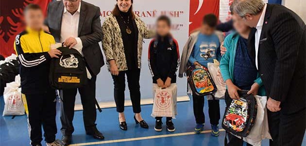 Türkiye'den Arnavutluk'taki yetimlere yardım