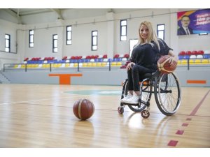 Başakşehirli Latife Selin Şahin, Avrupa’da forma giyecek ilk Türk kadın basketbolcu oldu