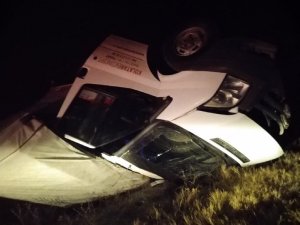 Araç refüje çarparak takla attı 2 kişi yaralandı