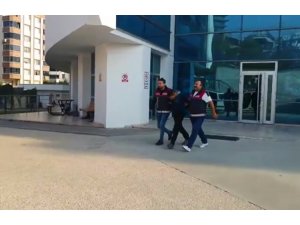 Kasa hırsızı aracın sis farının altındaki hasardan yakalandı