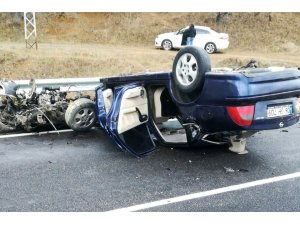 Kayganlaşan yolda kontrolden çıkan otomobil takla attı: 5 yaralı