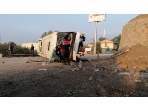 Kocaeli’de işçileri taşıyan midibüs 6 metre yükseklikten uçtu: 1’i ağır 6 yaralı