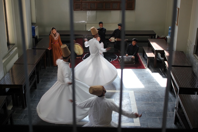 Afgan kızı Mirzai internetten öğrendiği sema ayinini ülkesinde tanıtıyor