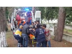 Oğlunun mezarı başında tabancayla intihara intihara kalkıştı