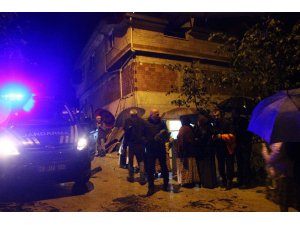 Mahallesini su basmasını engellemek için çalışırken canından oldu