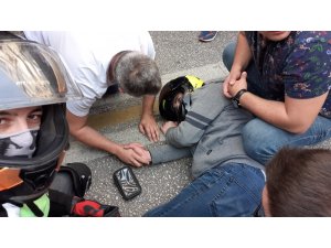 75 metre sürüklenen motosikletlinin imdadına yoldan geçen doktor koştu