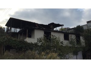 Kayınpeder, oğlu ve gelininin evini yaktı