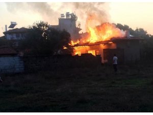 Ula’da ev yangını