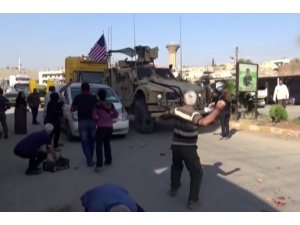 Teröristler Kamışlı’dan çekilen ABD askeri konvoyunu taşladı