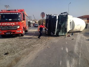 Beton mikseri ile kamyon çarpıştı: 1 yaralı