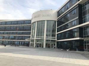 Boşanma davasında damat ile kayınbaba yumruklaştı