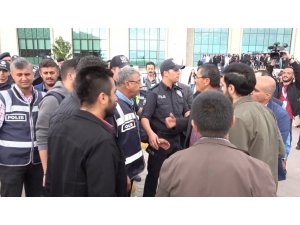 Emine Bulut cinayeti duruşması sonrası iki grup kadın arasında tartışma