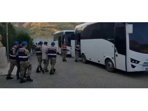 Silah kaçakçılığından gözaltına alınan 10 kişi tutuklandı