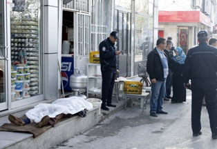 Çay ocağında şüpheli ölüm