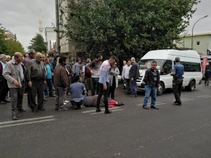 Besni’de yolcu minibüsü yayaya çarptı