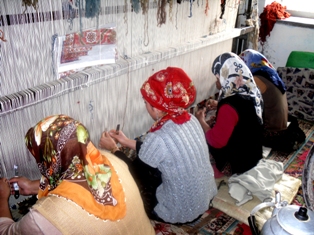 Karapınar'da halı dokuma kursuna yoğun ilgi