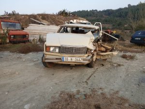 İki otomobil kafa kafaya çarpıştı: 1 ölü, 3 yaralı