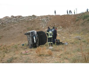 Ehliyetsiz sürücünün kullandığı otomobil uçuruma yuvarlandı: 1 ölü, 1 yaralı
