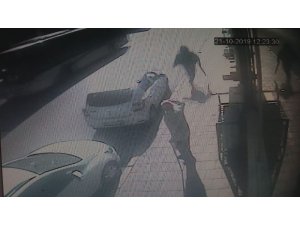 Üvey kardeşini berber koltuğunda vurdu