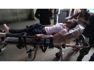 Arkadaşını aramak için parkta oturan genci bıçakladı