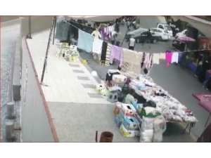 Fren yerine gaza basan sürücü otomobiliyle pazara böyle daldı
