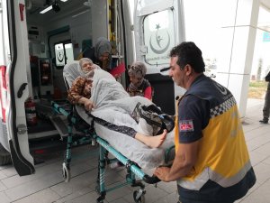 Parkinson hastası oğlu tarafından darp edilen yaşlı kadın hastanelik oldu