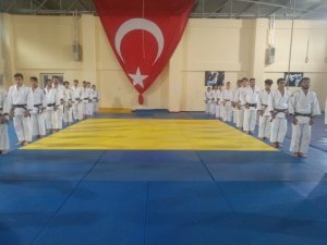 Üniversitede siyah kuşak eğitimleri başladı