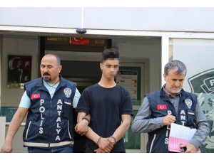 Kendisini boğazından bıçaklayarak ağır yaralayan oğluna kıyamadı, şikayetçi olmadı