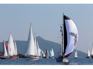 Dev yelkenli teknelerin yarışı başladı