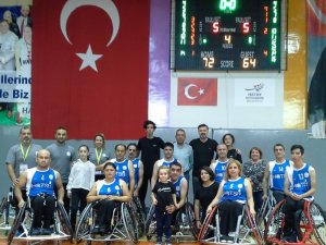 Şampiyon basketbolcular galibiyetle başladı