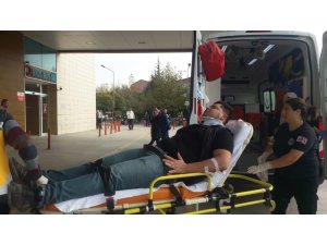 Otomobil elektrik direğine çarptı: 1 yaralı