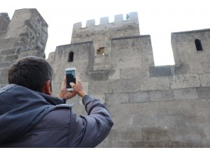 Tarihi kalede intihar girişimini film gibi seyrettiler