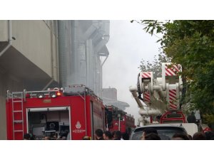Sancaktepe’de mobilya atölyesinde korkutan yangın