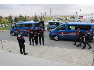 Karaman’da hırsızlık yaptıkları ileri sürülen 4 zanlı Konya’da yakalandı