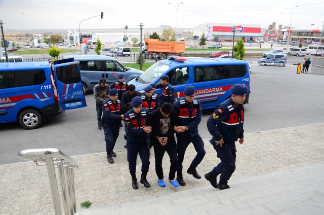 Karaman'daki hırsızlık şüphelileri Konya'da yakalandı