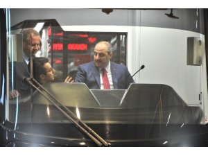 Bakan Varank: "Belediyeler yerli üretimi tercih etmeli"