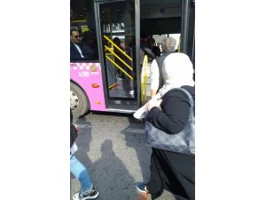İstanbul’da otobüs şoförü ile yolcu birbirine girdi