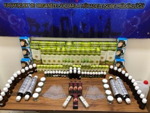 Gümrük kaçağı olan yüzlerce cinsel içerikli ürüne ve sahte içkiye el konuldu